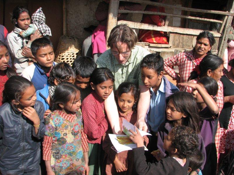 Neue Dorfbibliothek in Sudal, Nepal 2010